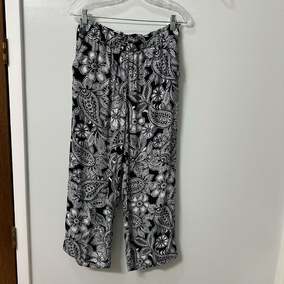 Talbots Wide Leg Crop Palazzo Pants Black/White | Floral | Elastic Waist | Small - Picture 2 of 11